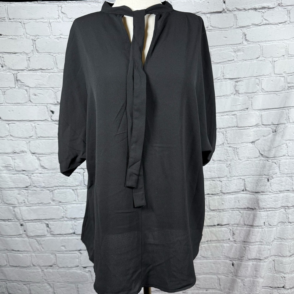 SHEIN Vneck Solid Black Color Casual Flowy Summer Top
